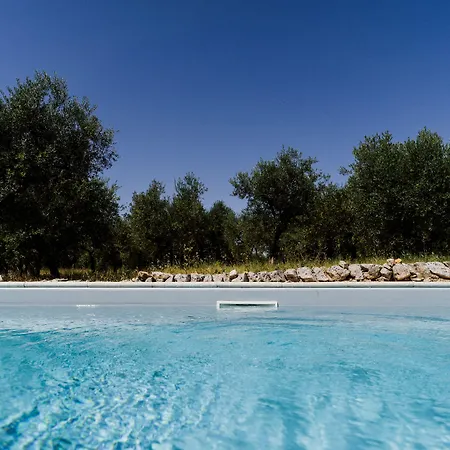 Alojamento de Acomodação e Pequeno-almoço Masseria Soluco 4*