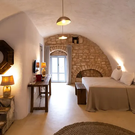 Alojamento de Acomodação e Pequeno-almoço Masseria Soluco 4*